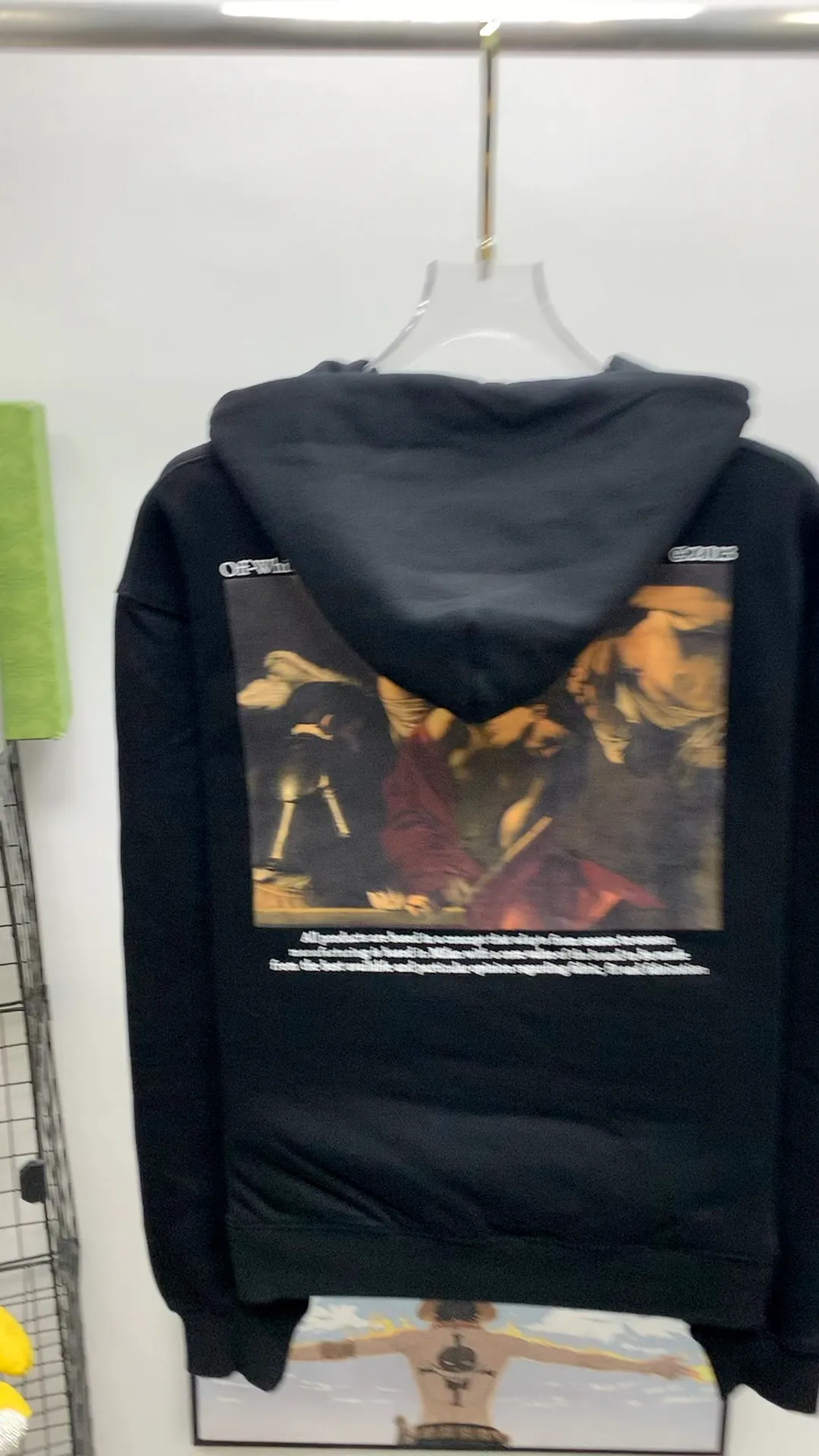 Real shot video on the back - 22SS certified version OFFWHITE (OW) Killing and being killed, punishment and sanctity Caravaggio oil painting pure cotton color religious unisex autumn and winter pure cotton hoodie sweatshirt OW perfectly integrates classical literature and street culture to pay tribute to VA20SS. Baroqueism, Caravaggio's classic oil painting series, literary street temperament, and 19FW Monet oil paintings. This is also a replacement for Monet. There is a minimalist plain logo on the chest, and a large digital oil painting print on the back with Kornit digital direct inkjet printing. The picture is clear and the stripes transition is smooth. It has a strong religious color, a Vintage style in line with the tone of the Renaissance, and an ultra-clear texture. The fabric is made of 480g combed cotton terry fabric, which has a full drape. Warm and comfortable!  Color: Black Size: XS-L P:390